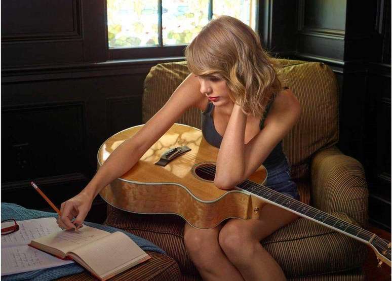 Taylor Swift é a única mulher a ter oito álbuns que alcançaram o primeiro lugar no Reino Unido no século 21