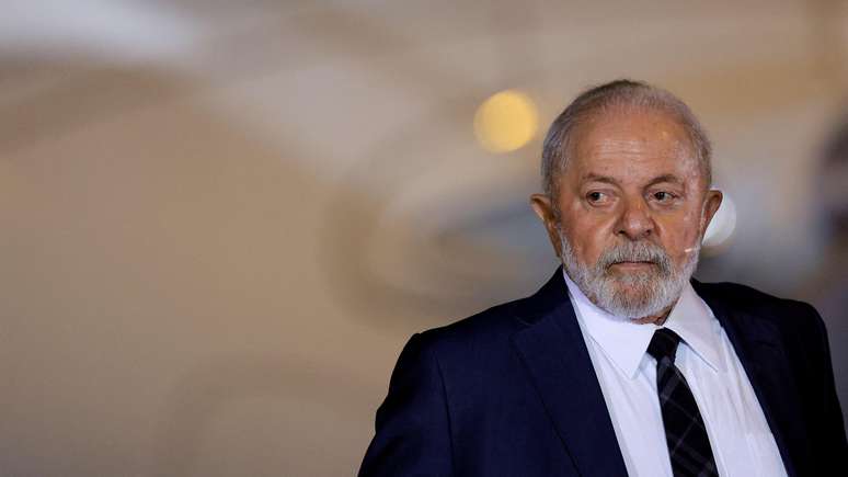 Politicamente, Lula é considerado um político de esquerda que defende a atuação do Estado para induzir o crescimento econômico