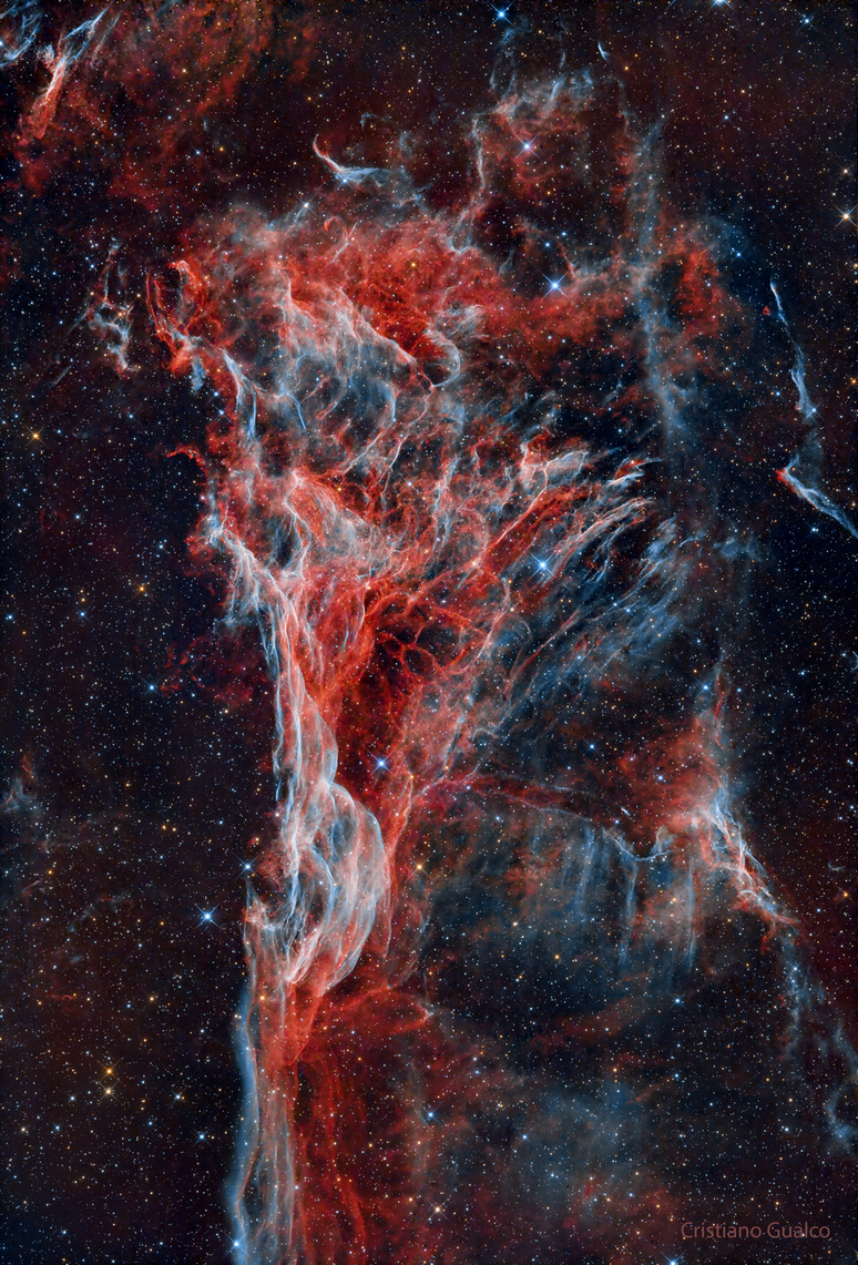 A Nebulosa do Véu, um remanescente de supernova, aparece na foto (Imagem: Reprodução/Cristiano Gualco)