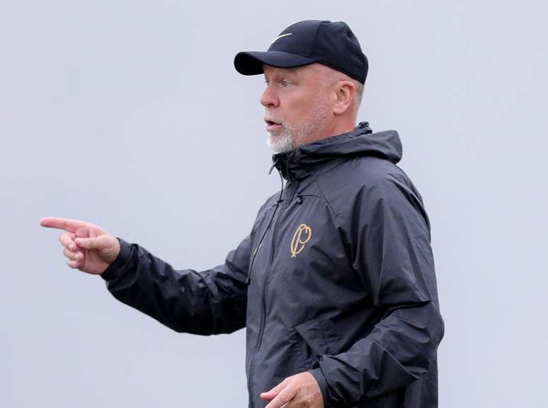 Mano Menezes espera eleição para iniciar reformulação no Corinthians –