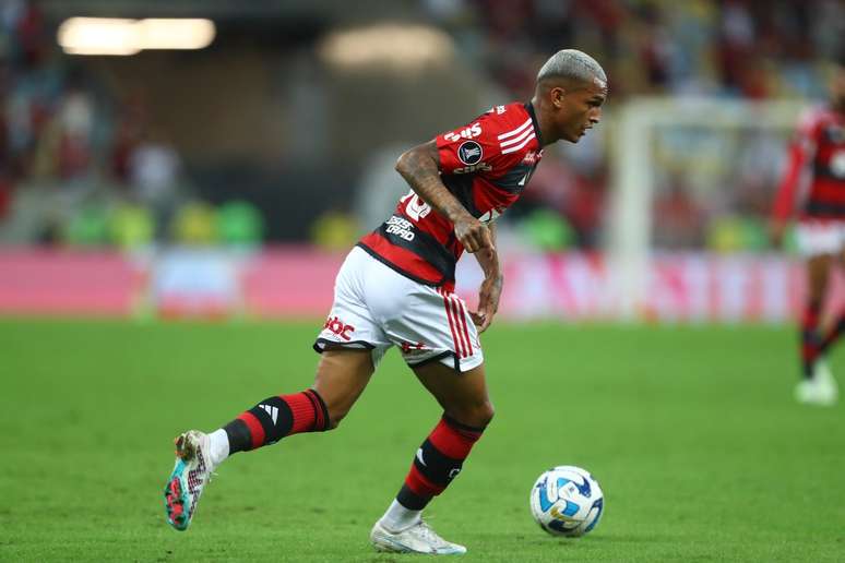 Com boas atuações, Wesley pode ser solução para lateral direita do Flamengo