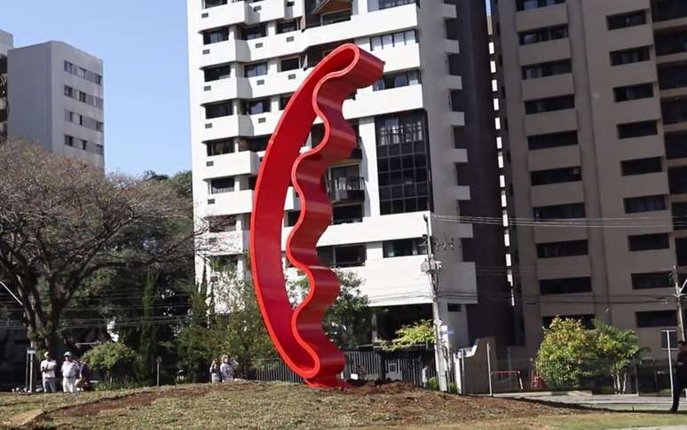 Escultura de Tomie inaugurada em Curitiba no ano de 2018.