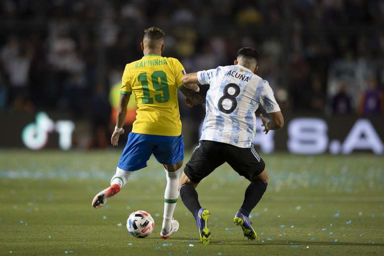 Brasil e Argentina se enfrentam no Maracanã com muito mais que os