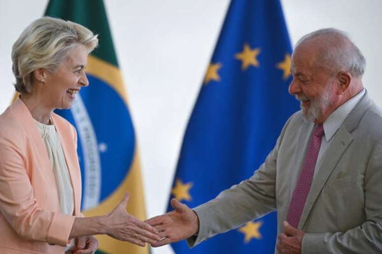Von der Leyen e Lula durante encontro em Brasília, em 12 de junho