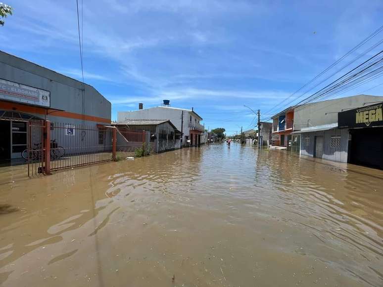 Cidade foi tomada pelas águas após forte chuvas 