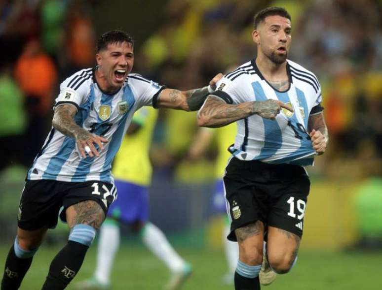 Otamendi comemora gol marcado sobre o Brasil que garantiu vitória argentina no Maracanã.