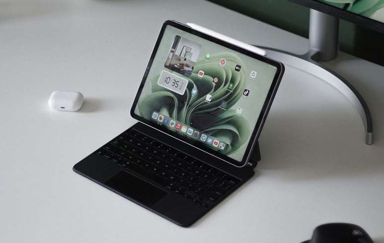 iPad Pro deve ganhar um novo design, depois de a Apple manter o mesmo visual desde o iPad Pro de 2018 (Imagem: Victor Carvalho/Canaltech)