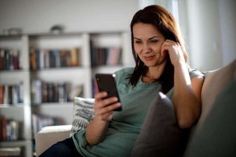 Muitas instituições financeiras vão negociar com seus clientes via aplicativo. (GettyImages/Reprodução)