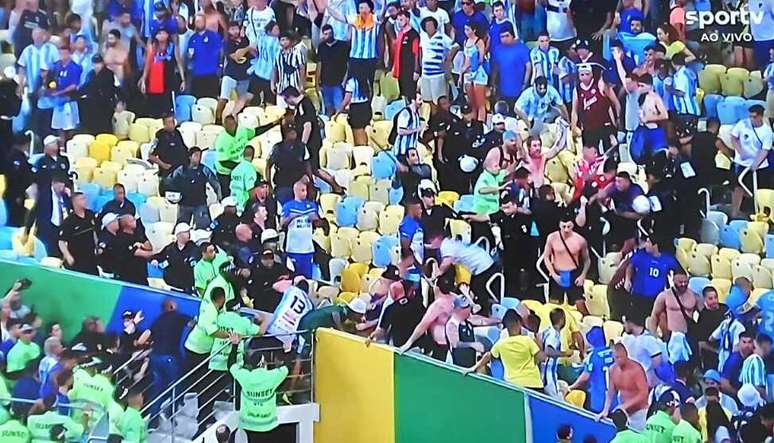 Briga entre torcedores de Brasil e Argentina atrasa início de jogo no  Maracanã