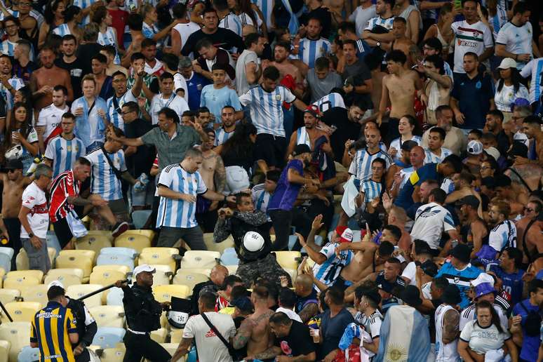 Brasil x Argentina tem confusão no Maracanã 