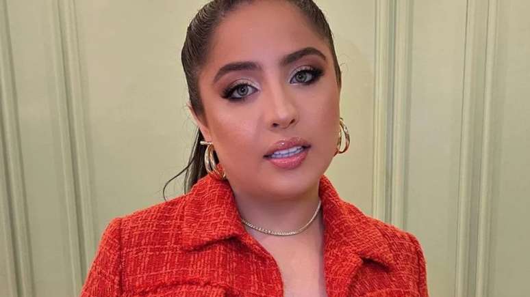 Mari Fernandez reveals her sexuality and unmasks the handsome singer