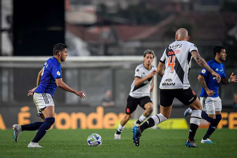 Em duelo contra o rebaixamento, Cruzeiro e Vasco ficam no empate