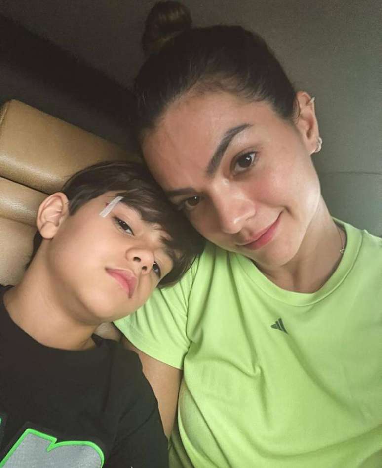 Filho de Kelly Key sofre acidente na escola e artista desabafa sobre maternidade