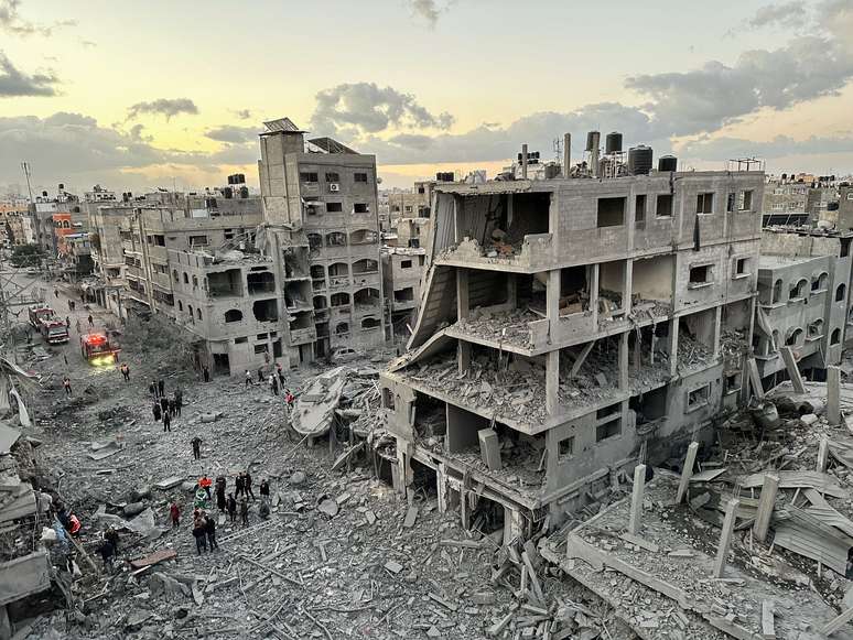 Campo de refugiados Jabalia, norte de Gaza, sob ataque de Israel