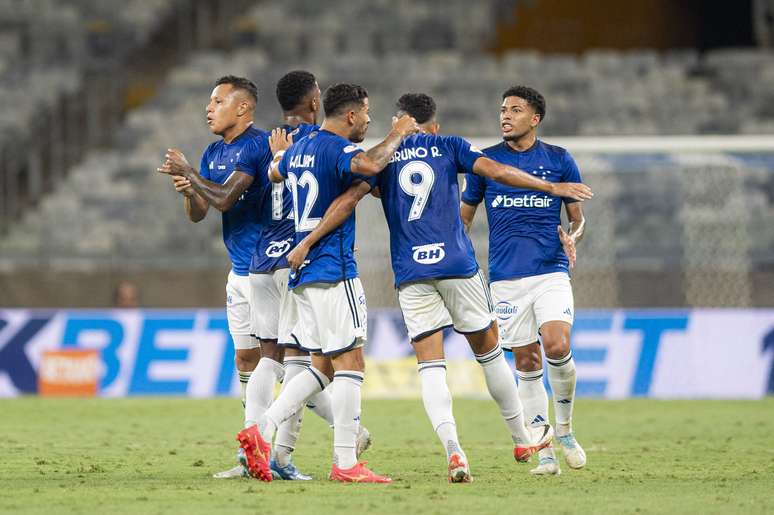 Willian celebra reencontro com as redes, mas lamenta empate do