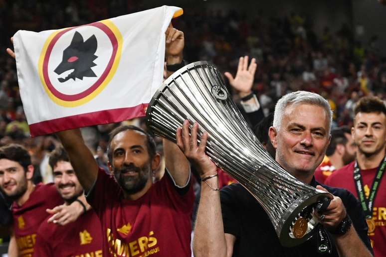 José Mourinho conquistou a primeira edição da Liga Conferência com a Roma –
