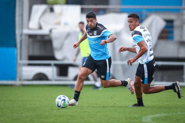 Com retorno de Suárez aos gramados, Grêmio treina de olho em partida diante  do Atlético-MG pelo Brasileiro