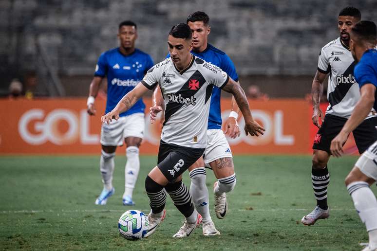 Cruzeiro vence Vasco por 3 a 0 e conquista acesso na Série B