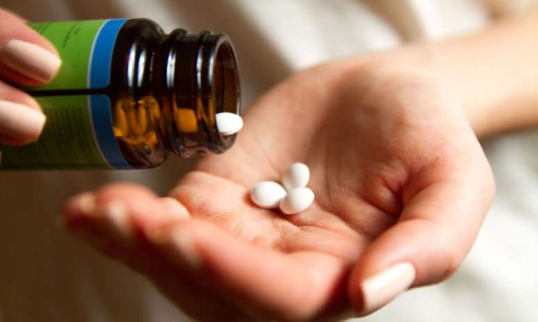 9 em cada 10 brasileiros tomam remédio sem prescrição médica; veja os riscos -