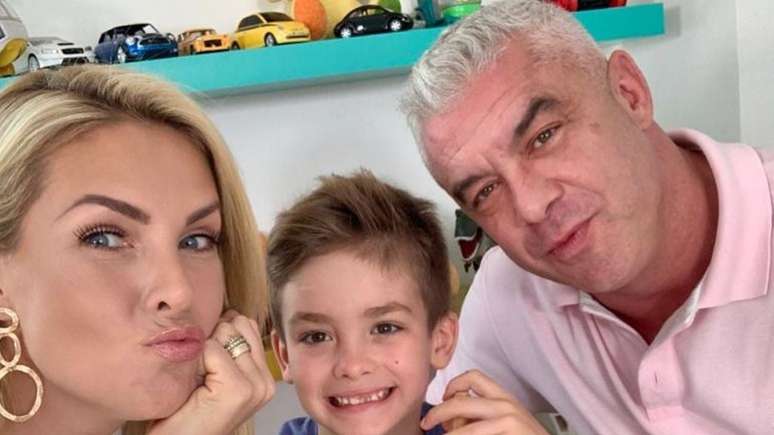 Ana Hickmann abre o &aacute;lbum de fam&iacute;lia.