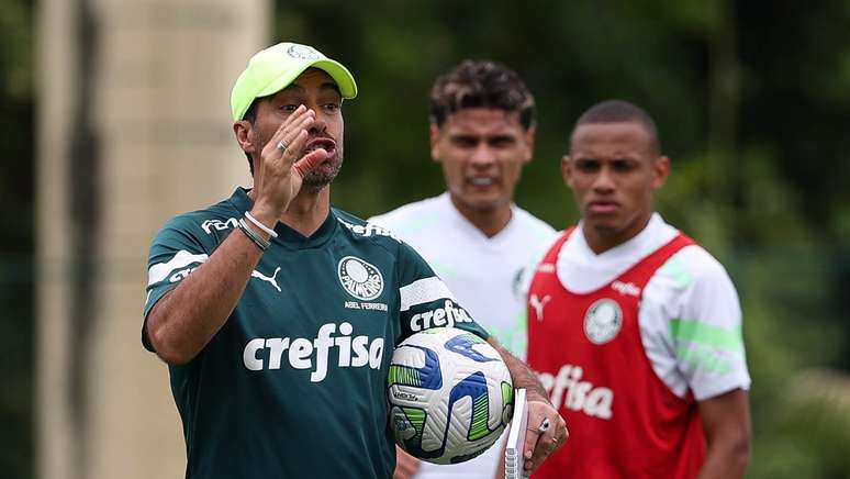 Abel Ferreira tem proposta de clube do Catar e pode deixar o Palmeiras no fim da temporada.