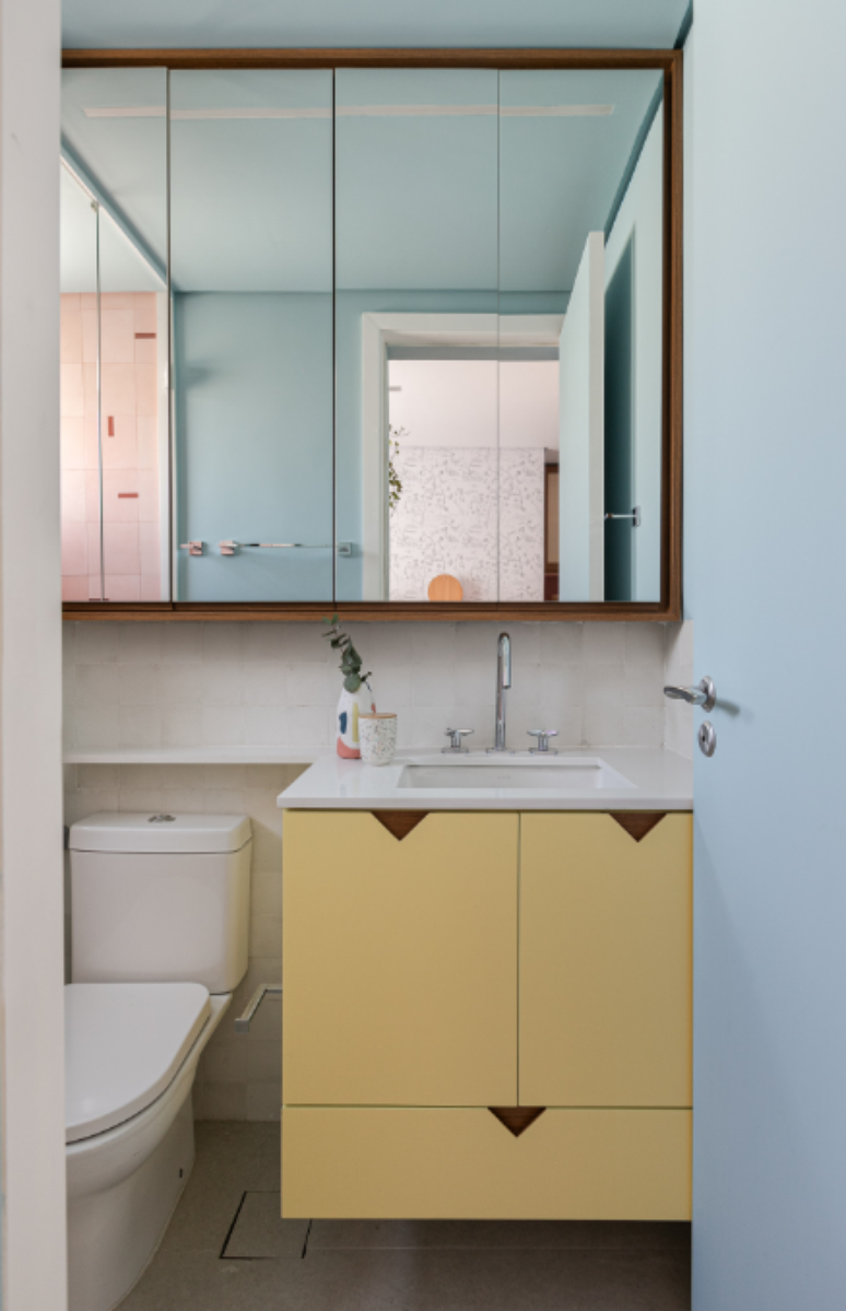 12. Banheiro feminino: candy colours neste projeto para uma menina – Projeto: Duda Senna Arquitetura e Decoração | Foto: Gisele Rampazzo
