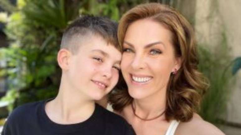 “It’s worth it,” Ana Hickmann says of her son’s company