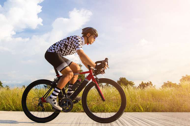 O ciclismo ajuda a relaxar e alivia o estresse do dia a dia