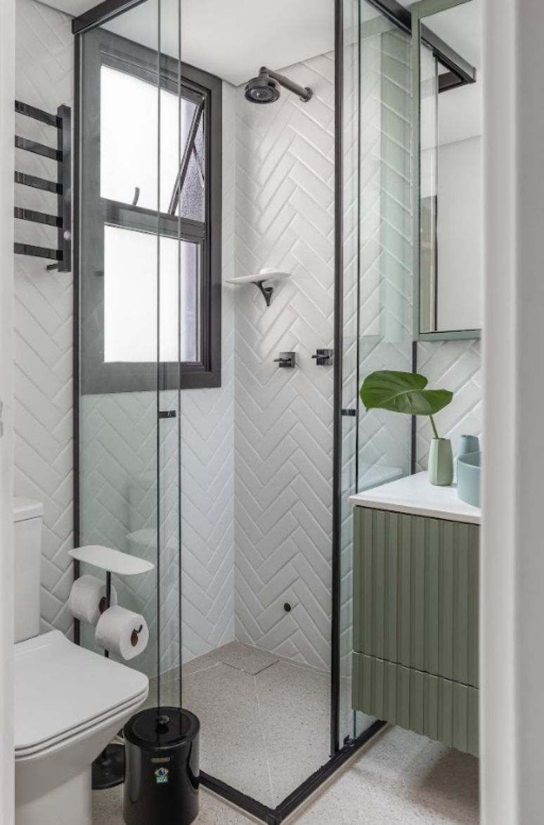 26. Banheiro feminino: clean e elegante, este projeto é perfeito para os amantes do minimalismo – Projeto: Duda Senna Arquitetura e Decoração | Foto: Jp Image