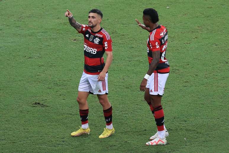 Brasileirão: Flamengo joga mal e é goleado pelo RB Bragantino por 4 a 0 -  EMERGÊNCIA 190