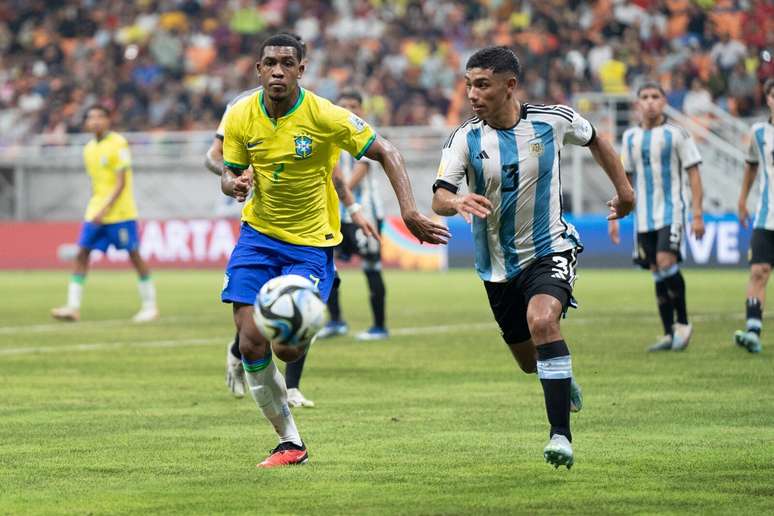 De novo! Brasil leva baile da Argentina, perde por 3 a 0 e é eliminado do  Mundial Sub 17