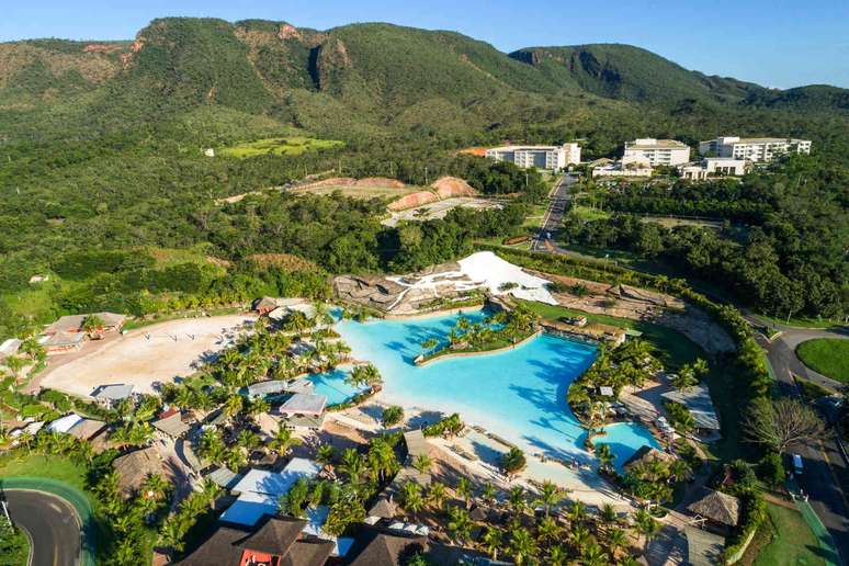 Rio Quente Resorts e a Serra de Caldas Novas 