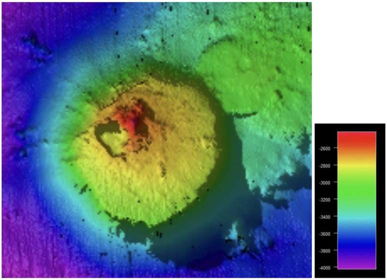 Monte submarino tem o dobro do tamanho do maior edifício do mundo (Imagem: Divulgação/Schmidt Ocean Institute)