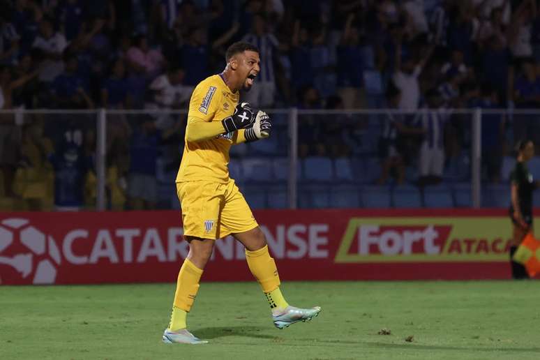 Alexander n&atilde;o ir&aacute; permanecer no Ava&iacute; &ndash;