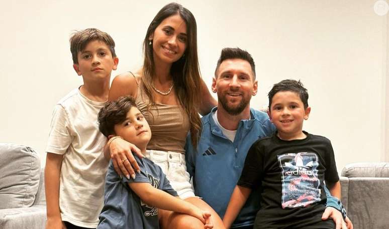 Messi faz aparição com Antonella Roccuzzo e os filhos em meio a boatos de crise.