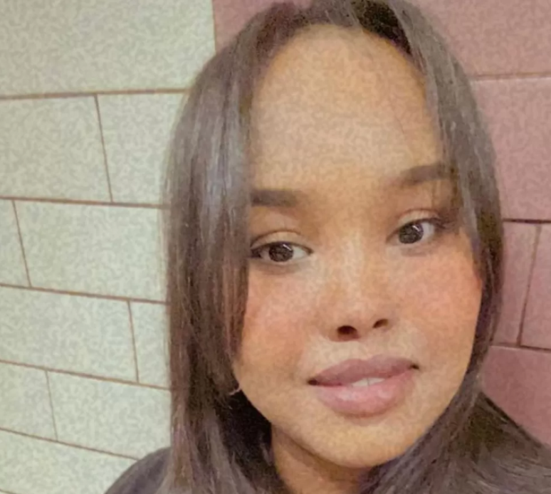 A jornalista Bella Hassan, do Servi&ccedil;o Mundial da BBC, no seu primeiro dia sem o hijab