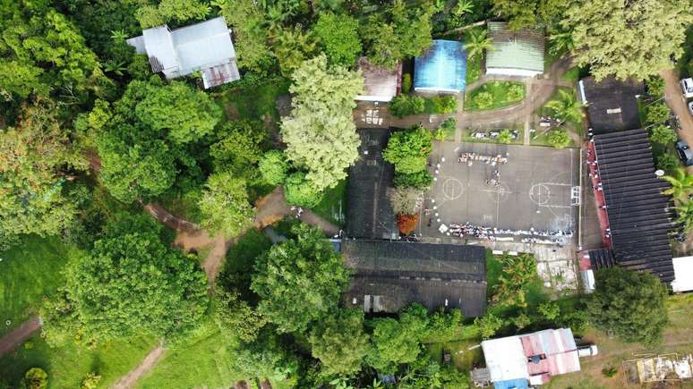 Vista aérea da escola rural