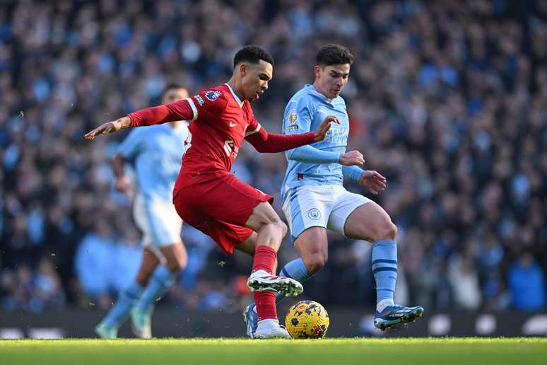 Manchester City e Liverpool empatam em jogo pela liderança do Inglês