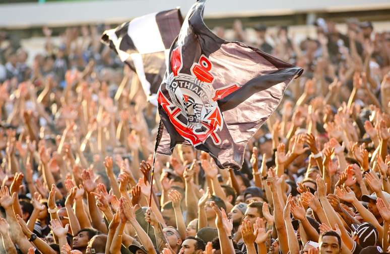 Organizada do Corinthians se revolta após término da partida e manda recado: 'Fora todo mundo, diretoria omissa e elenco vagabundo' 