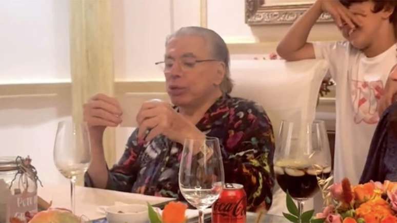 Silvio Santos durante jantar do Dia de Ação de Graças