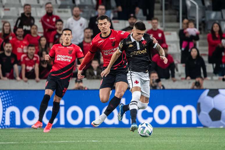 Luta contra o Z-4: Cruzeiro e Vasco empatam em jogo sem torcida