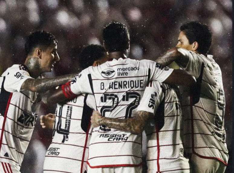 Elenco do Flamengo na vitória contra o América-MG Foto: