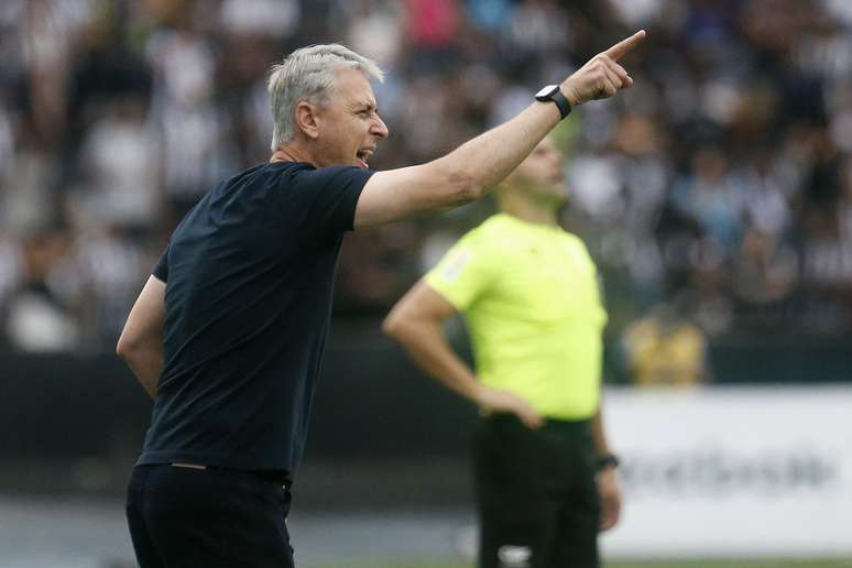 Tiago Nunes lamenta empate do Botafogo 