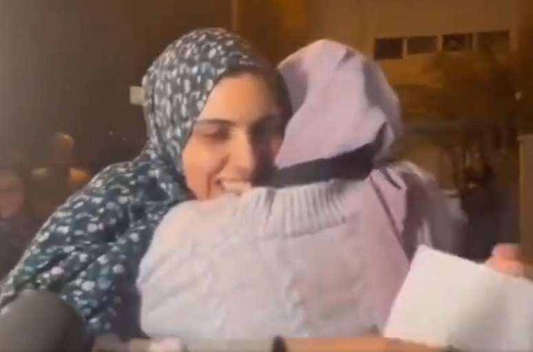 Marah Baker reencontrou a mãe após ficar 8 anos presa em Israel