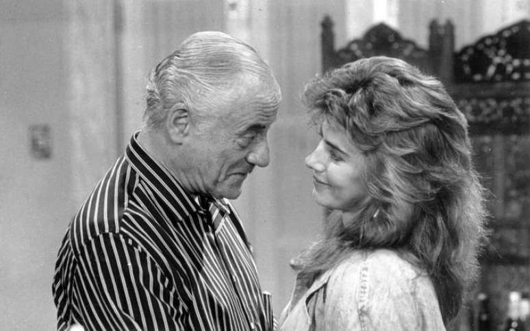 Paulo Autran e Mait&ecirc; Proen&ccedil;a em cena de 'Sassaricando': novela faz parte do canal Viva 80 fast