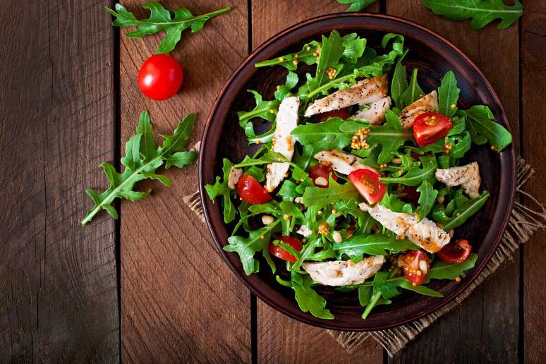Arugula salad with chicken and walnuts Arugula salad with chicken and walnuts