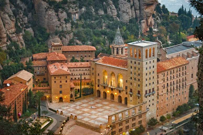 A Abadia de Monserrat, situada no entorno de Barcelona