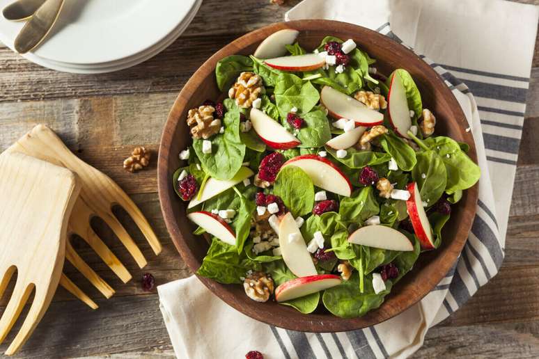 5 light salad recipes to include in your diet