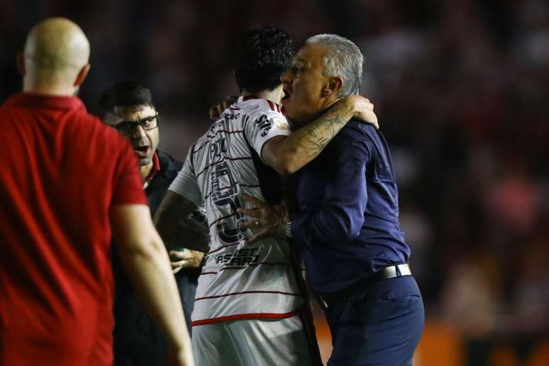 Resultado do jogo do Flamengo: Rubro-negro faz 3 a 0 e sonha com