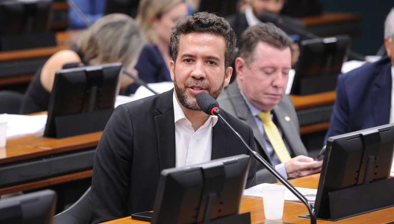 O deputado federal André Janones será investigado por suposta prática de 'rachadinha'